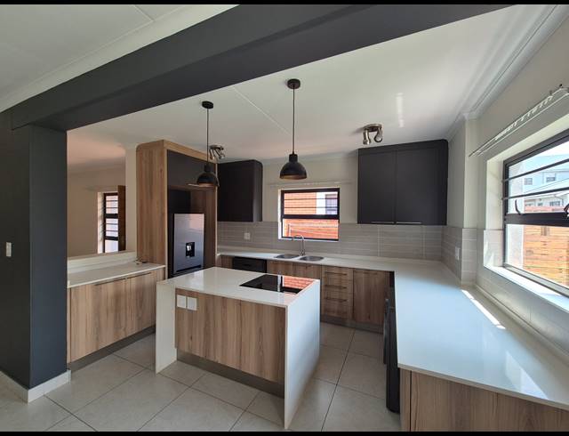 3 BEDROOM DUPLEX TO LET IN GLEN MARAIS